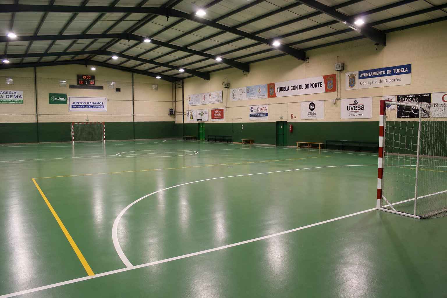 Pista interior de futbol sala en Madrid